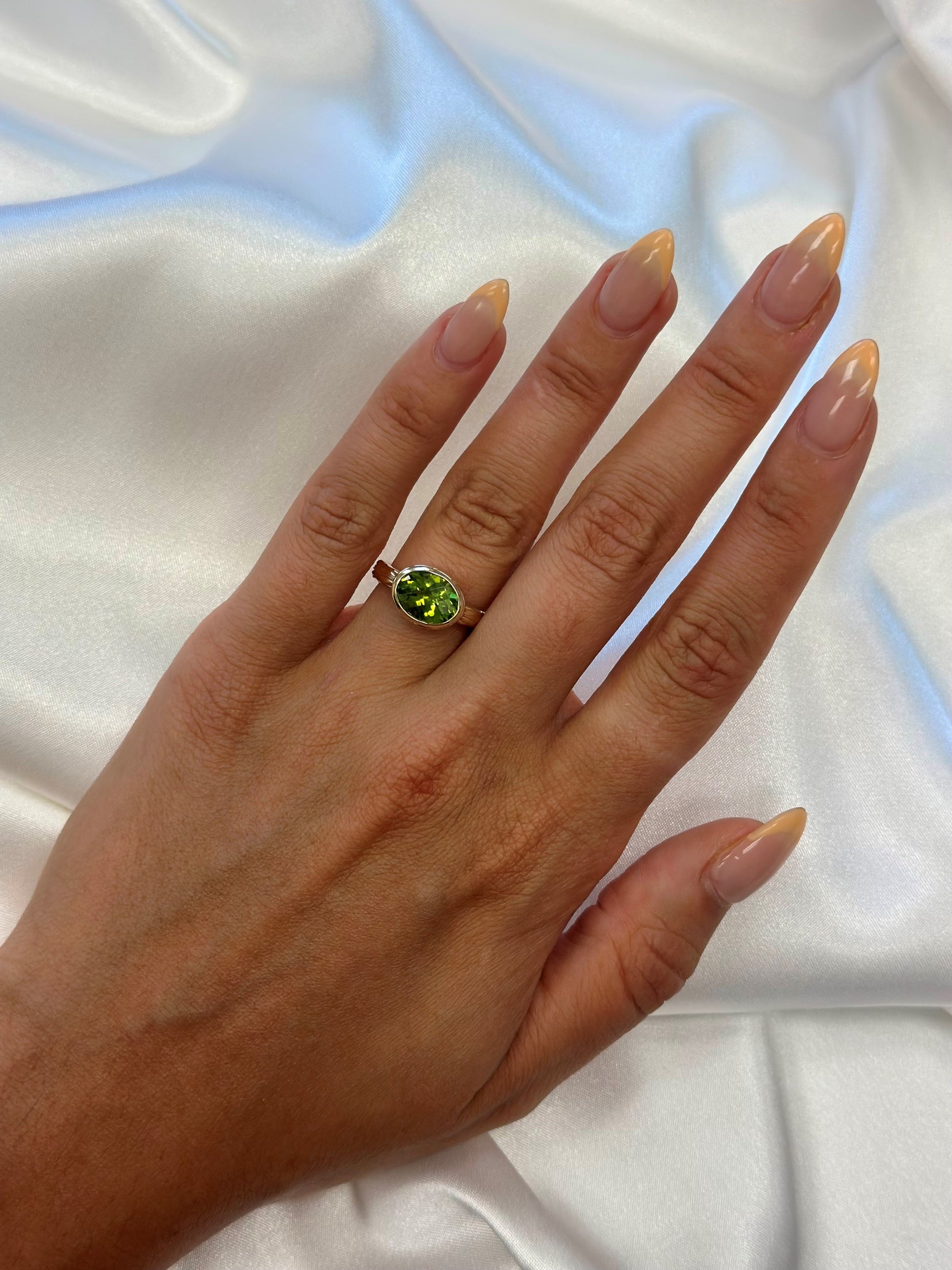 modern peridot ring, modern gemstone jewelry, east west peridot ring, peridot gold ring, peridot rose gold ring