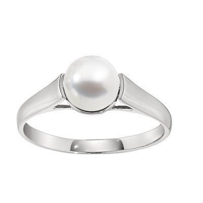 white gold pearl ring, modern pearl ring, contemporary pearl ring, vintage pearl ring, sleek pearl ring, cultured pearl gold ring, modern cultured pearl gold ring